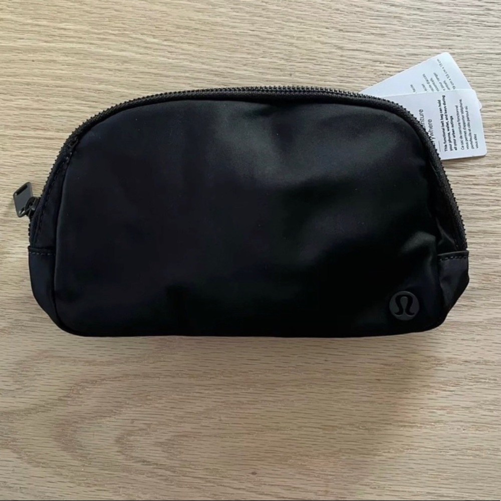 🍋NWT Lululemon Everywhere Belt Bag Black BLK Original Version